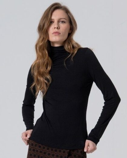 Camiseta cuello alto