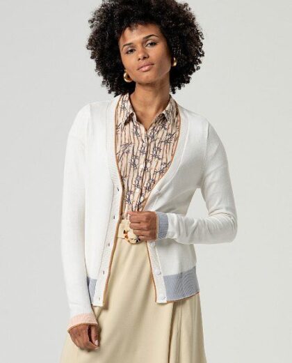 Cardigan pico abotonada