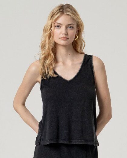 Top tirante escote pico