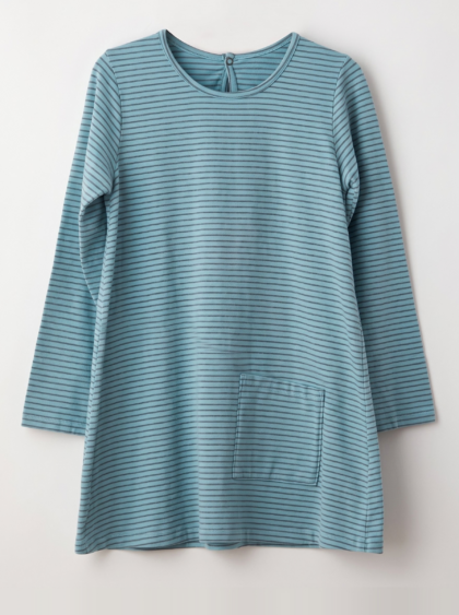 Vestido_con_bolsillo_a_rayas.png